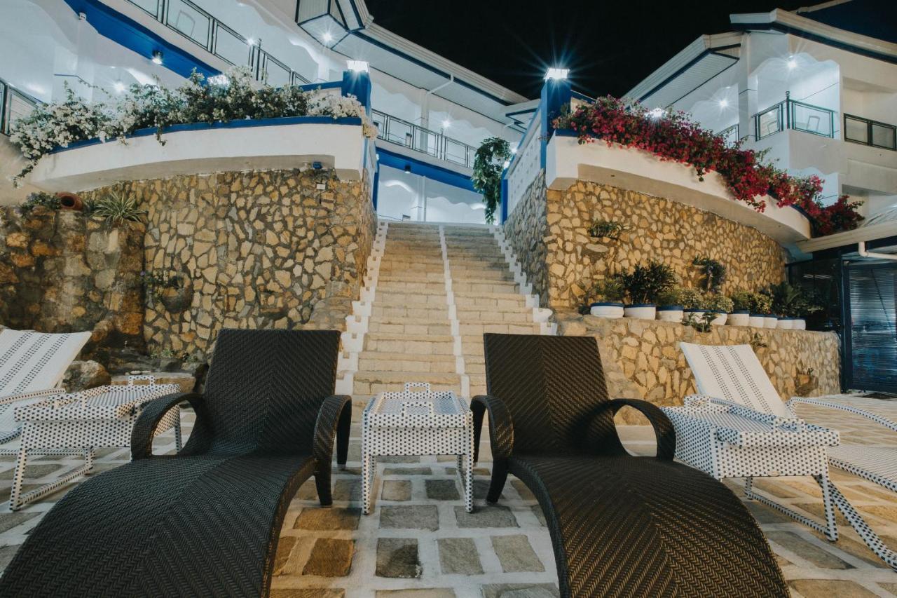 Santiago Cove Hotel And Restaurant Exterior photo
