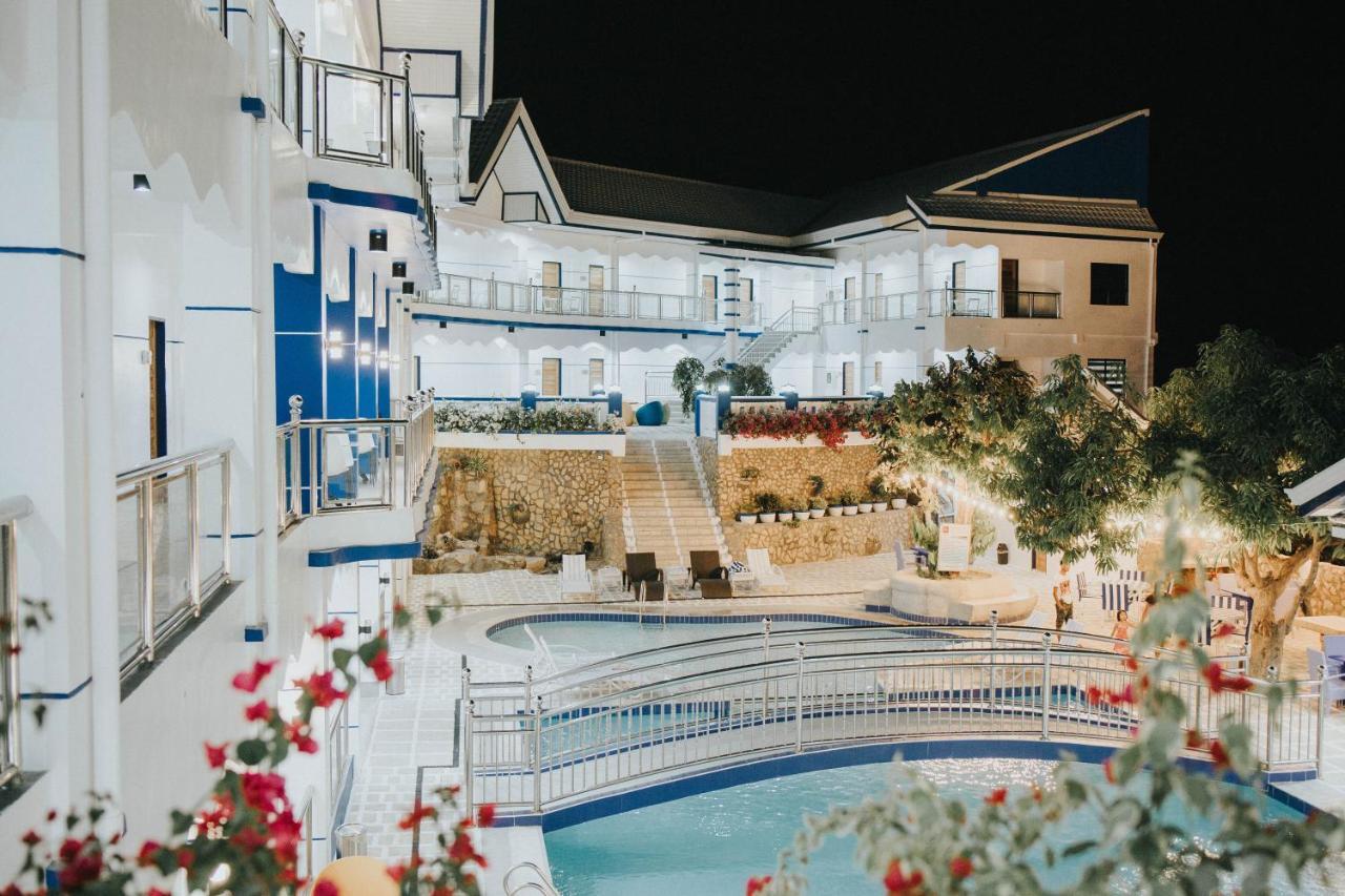 Santiago Cove Hotel And Restaurant Exterior photo